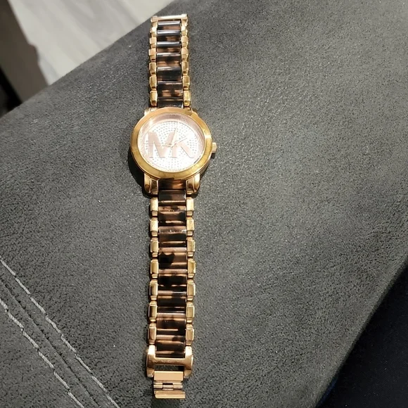 Authentic unisex Michael kors watch s-l400.jpg main image 4
